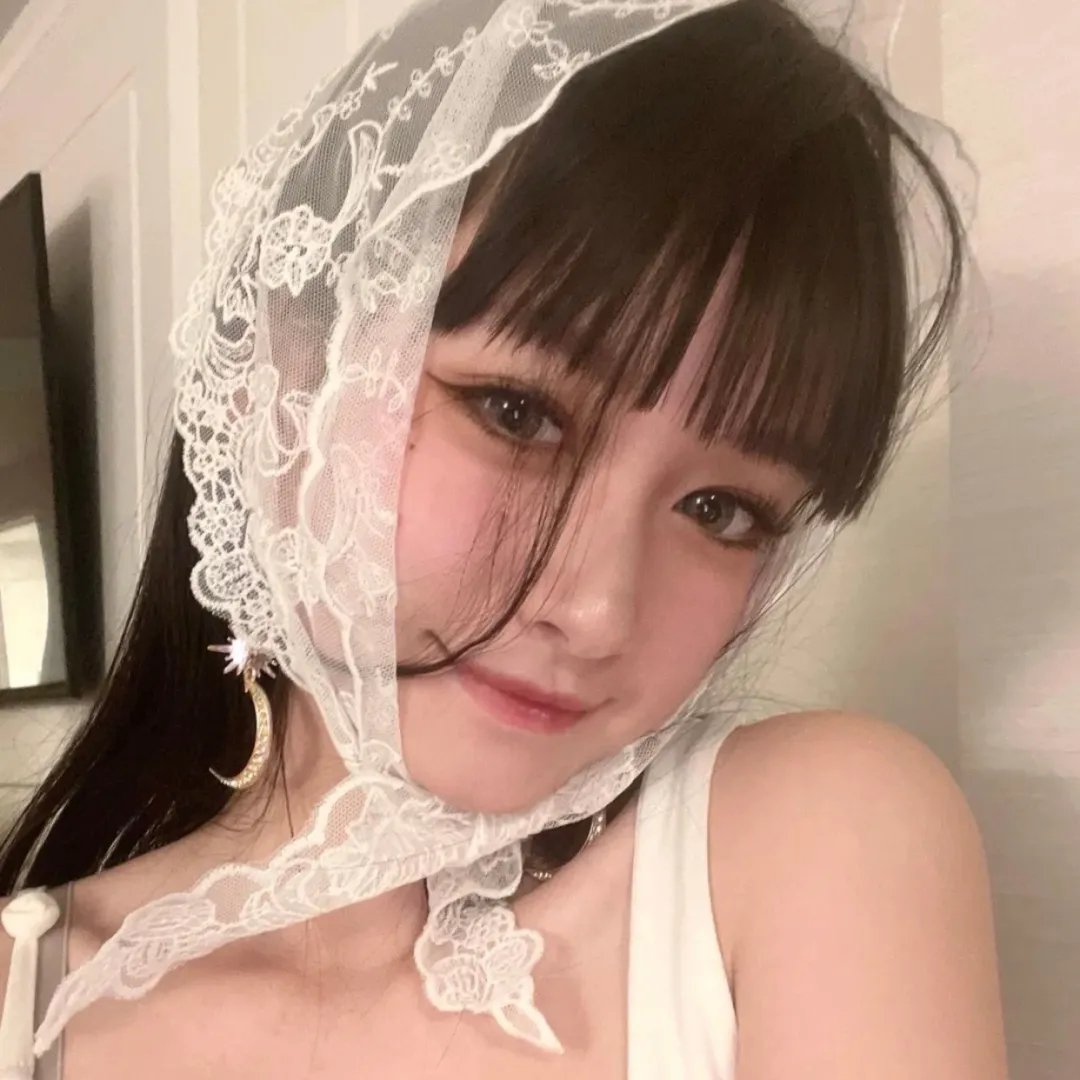 可爱的半月 封面